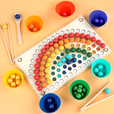 L'arc-en-ciel nordique en bois perle la formation tôt de baguettes d'éducation de puzzle de jeu