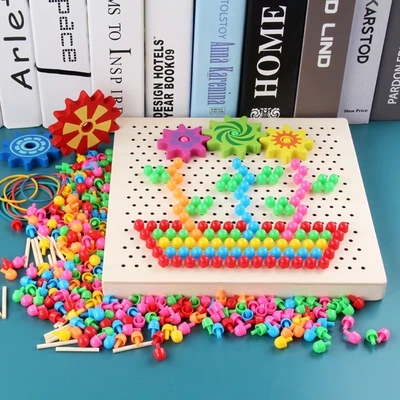 Combinaison de clous de champignons pour tenir puzzle actuel de conseil le bon