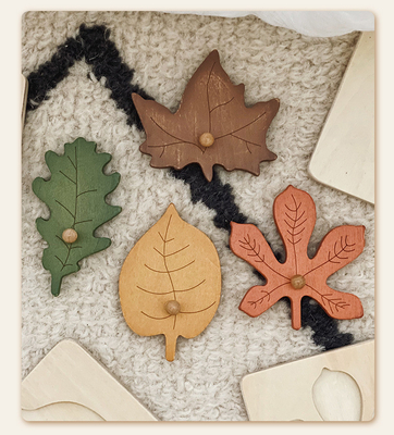 Montessori poussent des feuilles saisissant l'éducation de petite enfance de conseil