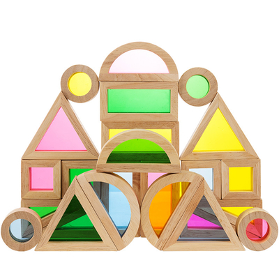 L'empilement en bois d'arc-en-ciel bloque l'étude colorée créative et éducatif