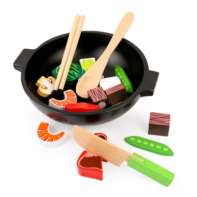 La cuisine miniature en bois de wok chaud végétal de pot a placé les enfants éducatifs