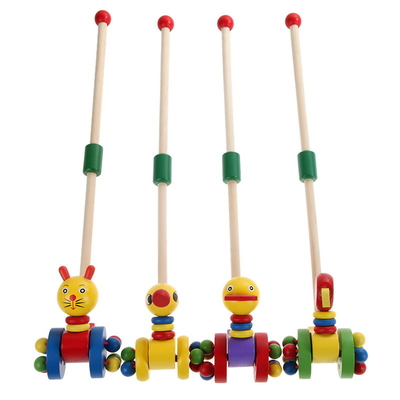 Bois en bois de voiture de chariot à animaux de bande dessinée d'enfants poussant Toy Random Color