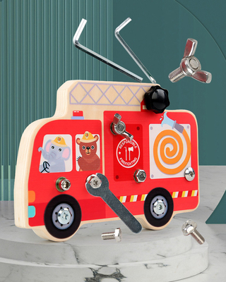 Le boulon de vis occupé de conseil a placé des jouets pour les jouets en bois Montessori d'établi d'enfants