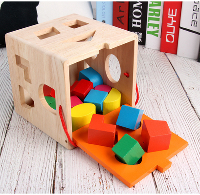Les 16 enfants en bois de boîte d'intelligence de trou colorent le SIDA assorti de forme cognitive