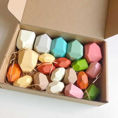 Les blocs en bois colorés remettent la formation de coordination d'oeil