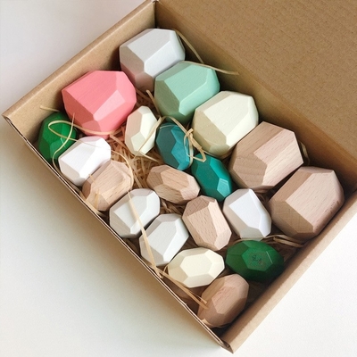 Les blocs en bois colorés remettent la formation de coordination d'oeil