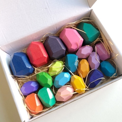 Les blocs en bois colorés remettent la formation de coordination d'oeil