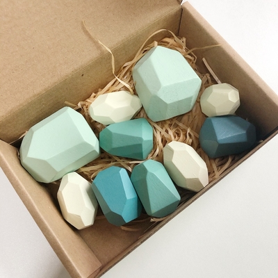 Les blocs en bois colorés remettent la formation de coordination d'oeil